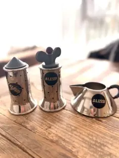 ALEESI ペッパーミル & ソルトキャスター ピッチャー３点セットお値下げ ALESSI クリーマー＆シュガーポットセット - メルカリ