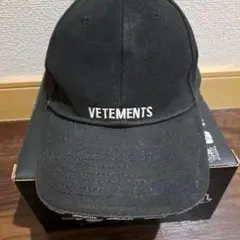 VETEMENTSのサムネイル
