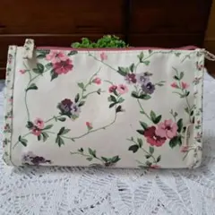 LAURA ASHLEY フラワープリント ポーチ