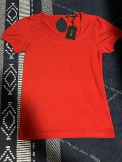 新品タグ付き　INGNI バックオープン レッド Tシャツ M