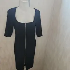 ブラックタイトフィットゴールドジップワンピース