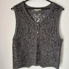 レース編みノースリーブニットベスト ダークグレー