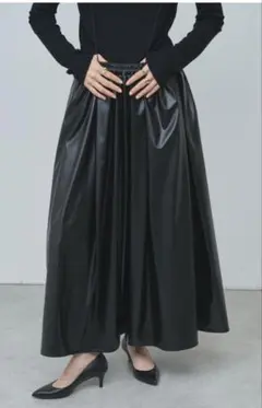 ブラック フェイクレザーギャザースカート ガリャルダガランテ