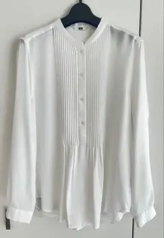 ピンタックブラウス