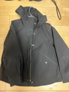 GU 黒のフード付きマウンテンパーカー