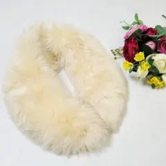 もふもふ　ホワイト フェイクファー マフラー ボリューム⭕️　防寒 冬小物
