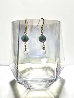 天然石のまるころピアス。（バイカラーフローライト）