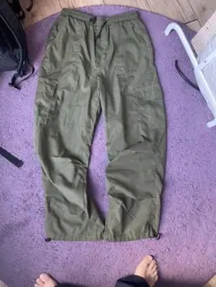 カーゴパンツ オリーブ色