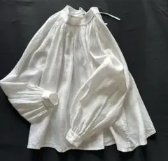 variハイネックカラーギャザーブラウス　オフホワイト