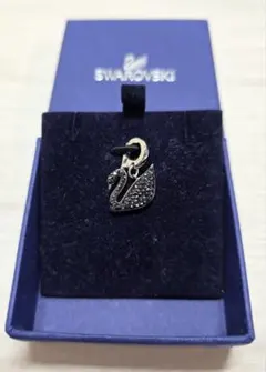 SWAROVSKI スワンモチーフ チャーム ペンダントトップのサムネイル