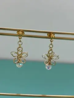 ・:*+.ハンドメイドピアス.:+✴︎花×揺れるオーロラビーズ