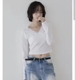 UNE MANSHION レース付きVネックトップス