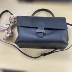 TRUSSARDI ブラック ショルダーバッグ スカーフ付き