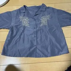 イング　花柄刺繍 開襟 半袖ブラウス ブルーのサムネイル