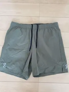 on ショートパンツ