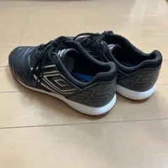 umbro フットサルシューズ　22.5cm ブラック