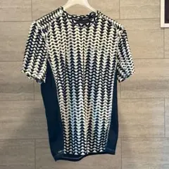 NIKE DRI-FIT 幾何学模様 Tシャツ Mサイズ　背面メッシュ
