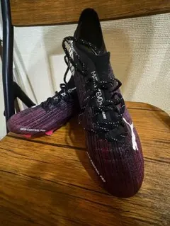 プーマウルトラ 1.1 FG/AG ブラック×ルミノスピンク