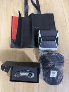 Tesla トートバッグ ミニカー ス ハンバーガーケース（未使用） 帽子 2026年最新】Tesla おもちゃの人気アイテム - メルカリ