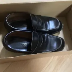 ハルタの黒いレザー ローファー