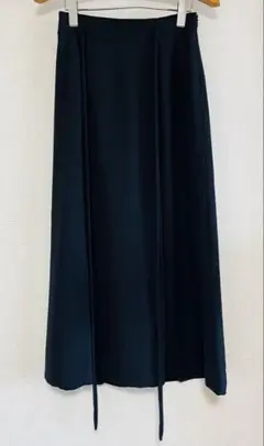 リボン付き黒フレアスカート