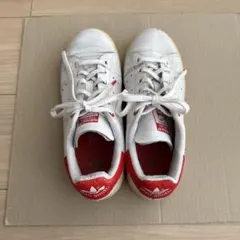 adidasスタンスミス　レディーススニーカー