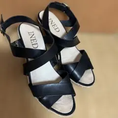 INÉD ブラック クロスストラップ サンダル　ウェジソール