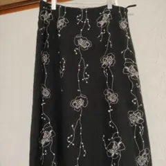 ローラアシュレイ　花柄刺繍 フレアスカート 黒　11号　Lサイズ