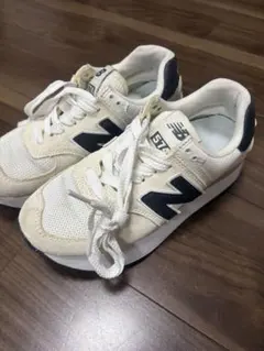New Balance 574 アイボリー/ネイビー スニーカー