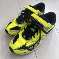 【お買い得☆】MIZUNO ジュニア用 ランニングシューズ イエロー　23cmのサムネイル
