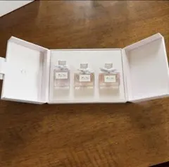 CREED 香水 サンプルセット 5本入り - メルカリ