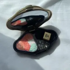 ANNA SUI パウダーチーク【廃盤品】のサムネイル