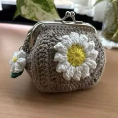 ハンドメイド　かぎ編みがま口ポーチ　小銭入れ　グラニースクエア　ベージュ