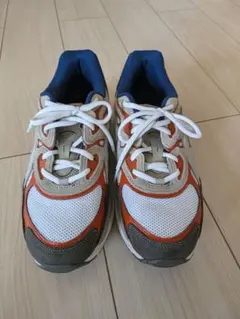セール・美品ASICS GEL NYCスニーカー26.5cm