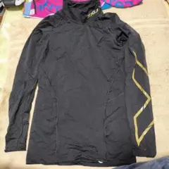 2XU ハイネック長袖トップス 黒 Mサイズ