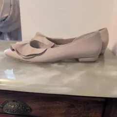 launa lea フラットパンプス ベージュ 23.5cmのサムネイル