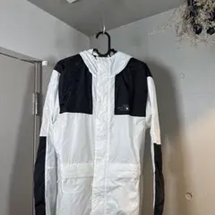 ホワイト/ブラック マウンテンパーカー