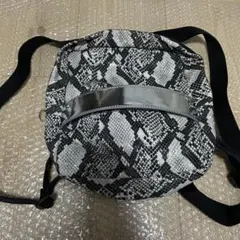 MM6 パイソン柄　リュックのサムネイル