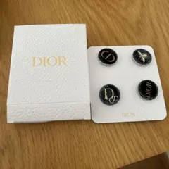 Dior ロゴ入りピンバッチ4個セット