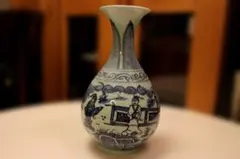 青と白の陶器花瓶