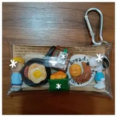 ガチャ詰めポーチ風　キーホルダー　パン　スヌーピーのサムネイル