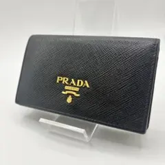 【美品】プラダ カードケース 名刺入れ サフィアーノ　黒 メタル ロゴ 金