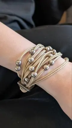 千円値引スペインのアクセサリーショップで購入したユニークなブレスレット