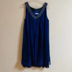 アクシーズファム　ネイビー2枚重ねの素敵なワンピース