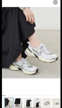 NIKE V2K RUN ホワイト　メタリックシルバー