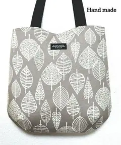 トートバッグ　肩掛けトートバッグ　リーフ柄 　グレージュ　北欧風　ハンドメイド