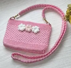 ハンドメイド♡スマホショルダー♡スマホポーチ♡ぷっくりお花付き　ピンクのサムネイル