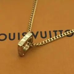 Louis Vuitton スケートボード型ペンダントネックレス - メルカリ