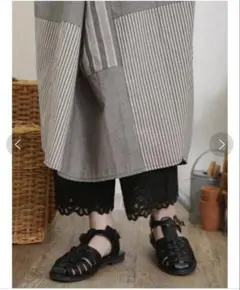 新品未開封　裾レースカットペチパンツ　ブラック