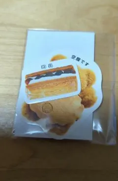 ノーレーズンサンドイッチ ガチャ キャラメルクマ ステッカー